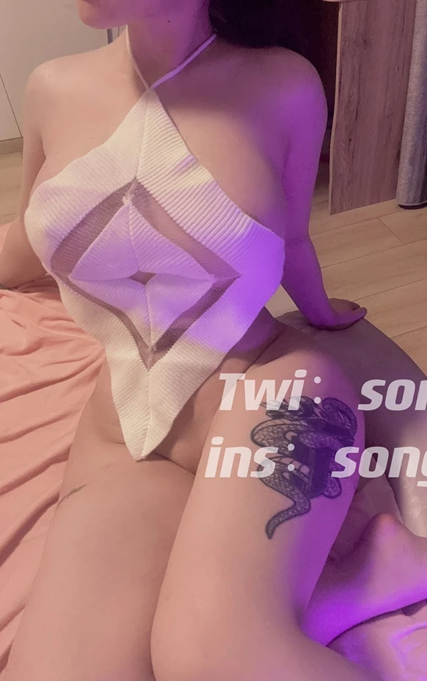 巨乳福利姬 牛奶饼干不加葱 私拍尺度图集4